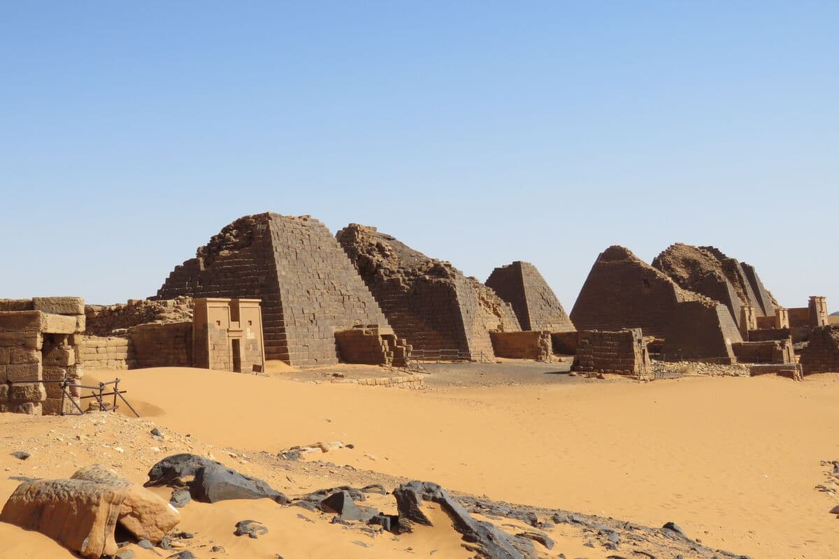 Pirámides nubias de Meroe, en el desierto de Sudán